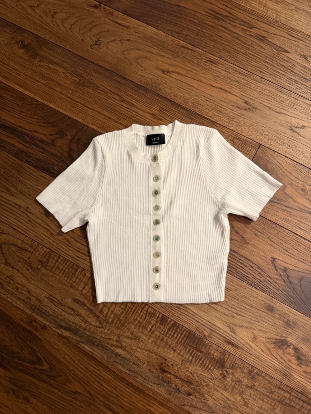 VICI White Ribbed Button-Front Short Sleeve Top Sz M